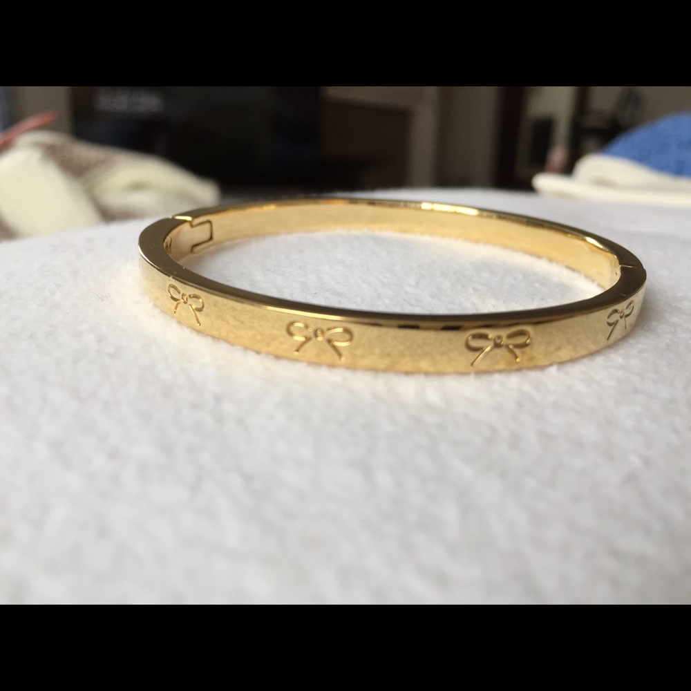 Kate Spade bangle with clasp